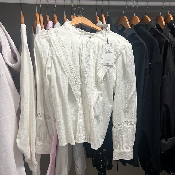 NWT ruffle blouse - Picture 2 of 3